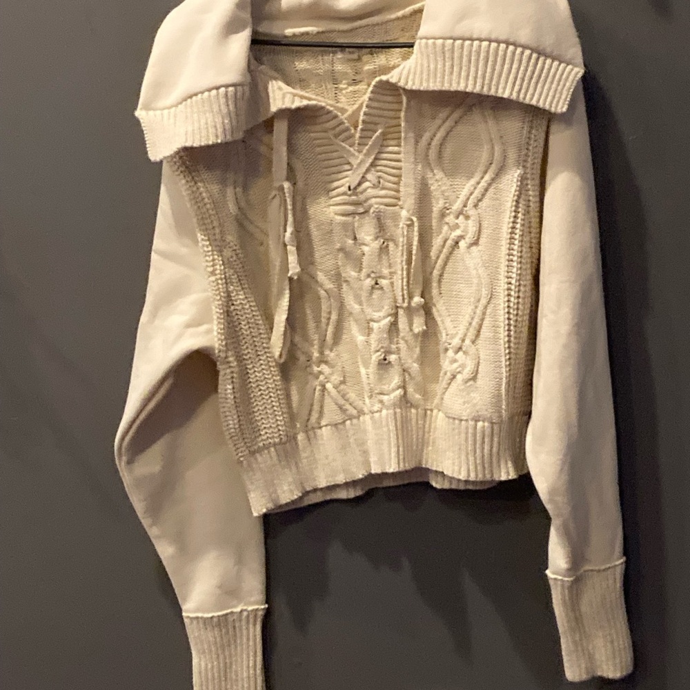 Pilcro size medium cream tie up cable sweater excellent condition - Picture 3 of 6